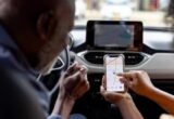 طريقة سهلة للتبديل بين هاتفين على نظام CarPlay