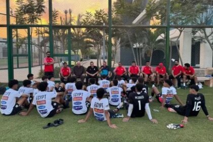 عبد اللطيف يحفز منتخب الناشئين استعدادًا للسفر إلى سويسرا للمنافسات