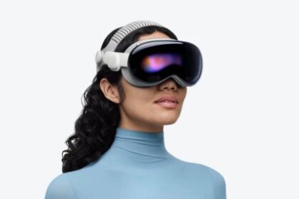 آبل تعمل على تطوير نسخة أكثر خفة وأقل تكلفة من Vision Pro مع احتمال تأجيل الإطلاق لعدة سنوات