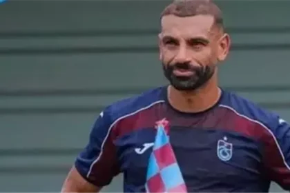 محمد صلاح يتعرض لمنع القيادة في إنجلترا لمدة 6 أشهر نتيجة مخالفة مرورية