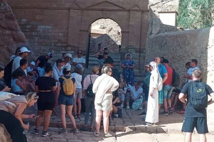 توافد 350 سائحًا وزائرًا من 7 دول إلى المناطق السياحية في سانت كاترين
