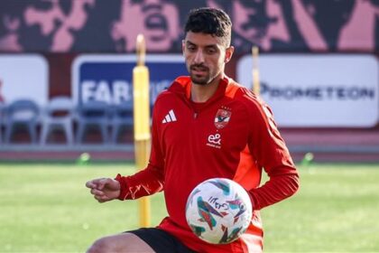 طاهر محمد طاهر يعود تدريجيًا إلى تدريبات الأهلي بعد شفائه من الإصابة