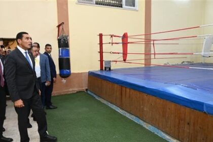 وزير الرياضة يقوم بجولة تفقدية لمركز شباب الحرية بالإسكندرية لمتابعة استعدادات المنشآت الرياضية