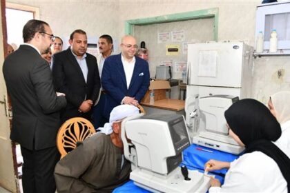 رئيس الوزراء يقدم عرضًا حول نتائج القافلة الطبية الشاملة في محافظة الفيوم التي نظمتها اللجنة الطبية العليا والاستغاثات مع صور توضيحية