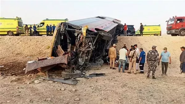 محافظ جنوب سيناء يعلن عن وقوع 22 حالة وفاة و28 إصابة إثر حادث أتوبيس في دهب – نويبع