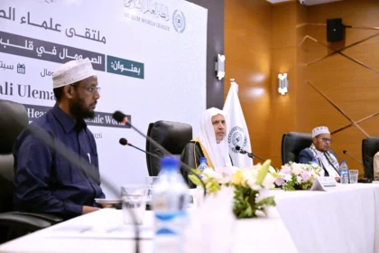 العيسى يجتمع بكبار العلماء في الصومال