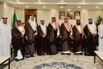 أمير نجران يلتقي عُمد الأحياء ويشدد على دورهم الحيوي في خدمة المجتمع