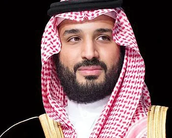 ولي العهد يتناول التطورات الراهنة مع قائد القيادة المركزية للجيش الأمريكي
