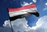 الحكومة اليمنية تعبر عن إدانتها لمحاولة الحوثيين استهداف مكة وتعلن تأييدها لإجراءات التحالف