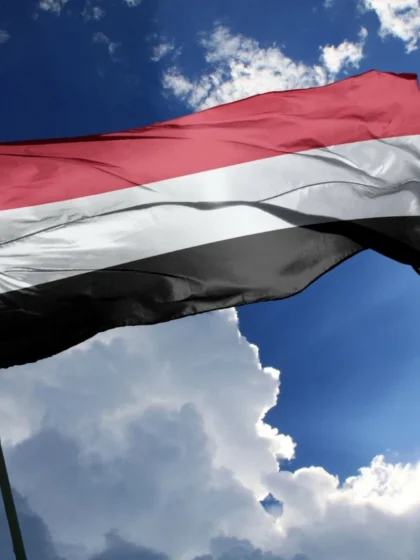 الحكومة اليمنية تعبر عن إدانتها لمحاولة الحوثيين استهداف مكة وتعلن تأييدها لإجراءات التحالف