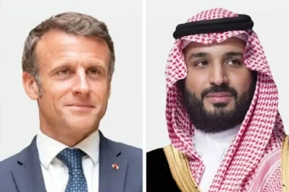 ولي العهد والرئيس الفرنسي يتناولان المستجدات الإقليمية وتطورات الأوضاع