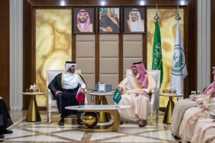 اجتماع مشترك بين وزيري داخلية السعودية وقطر لبحث القضايا الأمنية والعسكرية