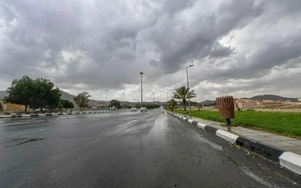 «الأرصاد» تحذر من أمطار رعدية غزيرة وسيول وبرد في 6 مناطق سعودية