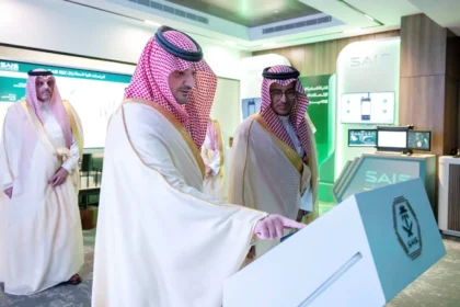 وزير الداخلية يطلق خدمة «مرقب» لتعزيز أمان المنشآت الحيوية