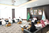 رئيس جامعة جازان يطلق مبادرتي «سفراء» و«تأصيل» لمنح الطلبة الدوليين والملتحقين بالجامعة