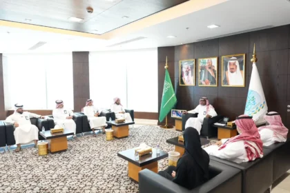 رئيس جامعة جازان يطلق مبادرتي «سفراء» و«تأصيل» لمنح الطلبة الدوليين والملتحقين بالجامعة
