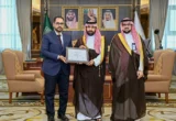 أمير جازان يستلم شهادة انضمام مرصد المنطقة إلى شبكة المراصد الحضرية العالمية