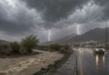 الأرصاد: توقعات بأمطار غزيرة وسيول وبَرَد في 5 مناطق بالمملكة