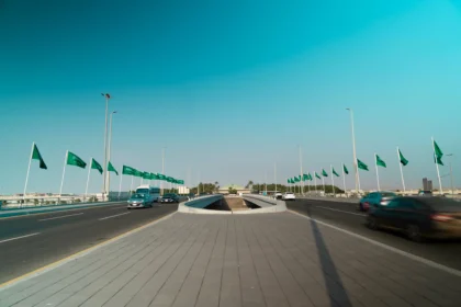 احتفالات وطنية شاملة تتزين بها الطرق والميادين وتنعكس في الفعاليات