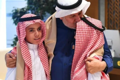 سعودية تتبنى قصة جديدة تعيد تشكيل حياة التوائم الملتصقة منذ أول فصل