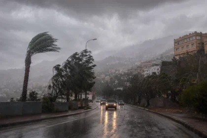 «الأرصاد» تُحذر من أمطار غزيرة وسيول وبَرَد في خمس مناطق بالمملكة