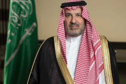 الأمير فيصل بن سلمان: اليوم الوطني يعكس انتقال الوطن من التفرّق إلى الوحدة والرخاء
