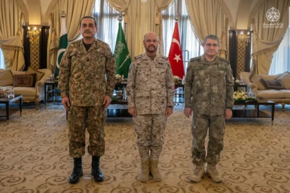 رؤساء أركان السعودية وباكستان وتركيا يتفقون على بدء تنفيذ «اتفاقية مكة» فورًا