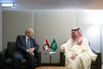 وزير الخارجية اللبناني ورئيس الوزراء يبحثان تطورات العلاقات الثنائية والأوضاع الإقليمية