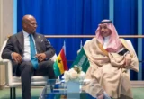 وزير الخارجية يناقش مع نظيره الغاني سبل تعزيز العلاقات الثنائية