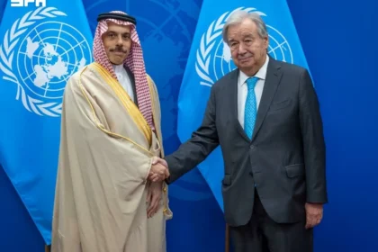 وزير الخارجية يناقش في نيويورك العلاقات والتطورات الإقليمية والدولية