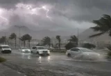 تحذيرات في جازان من صواعق وأمطار غزيرة وجريان السيول