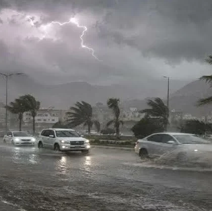 تحذيرات في جازان من صواعق وأمطار غزيرة وجريان السيول