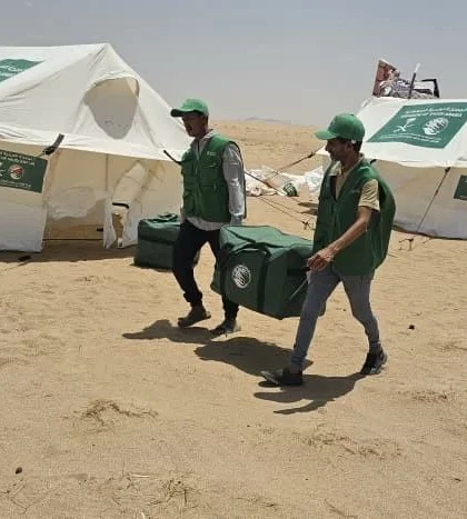 «سلمان للإغاثة» تقوم بتوزيع 35 مادة إيوائية في مأرب