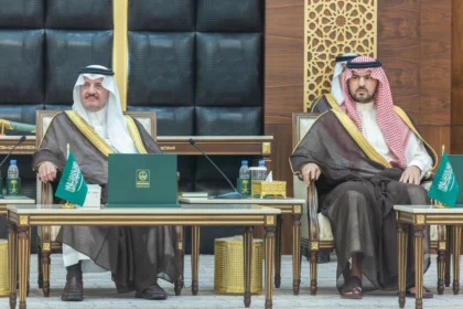 أمير الشرقية يستعرض جهود تنظيم احتفالات اليوم الوطني السعودي في المنطقة