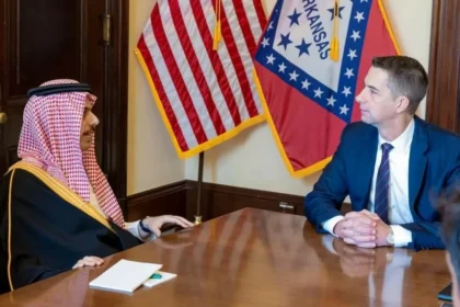 وزير الخارجية يلتقي رئيس «استخبارات الشيوخ الأمريكي» لمناقشة التطورات السياسية والأمنية