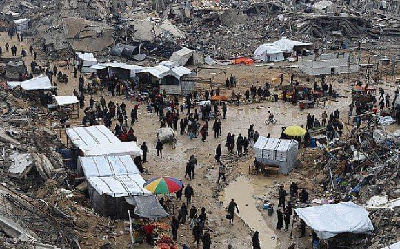 غزة تواجه كارثة بيئية: البحر ملوث بمياه الصرف والشوارع تعاني من تراكم النفايات