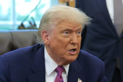 ترامب يتمسك برأيه في عدم الحاجة لضوابط جديدة للذكاء الاصطناعي