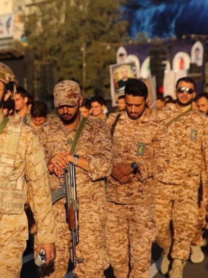 مشاركة مئات الآلاف في مسيرة الفدائيين بإيران