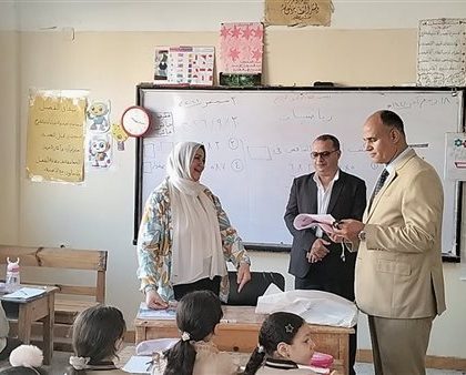 مدير تعليم الدقهلية يقوم بزيارة فصول مدارس شرق المنصورة لمتابعة سير الدراسة