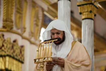 خطيب المسجد النبوي يحذر الحوثيين من مصير أصحاب الفيل ويعتبر الاعتداء على الحرمين جريمة عظيمة في نظر الله