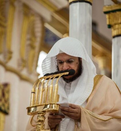 خطيب المسجد النبوي يحذر الحوثيين من مصير أصحاب الفيل ويعتبر الاعتداء على الحرمين جريمة عظيمة في نظر الله