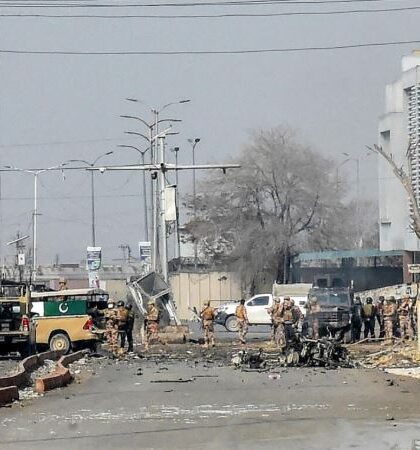 انفجار قنبلة على جانب الطريق يسفر عن مقتل 6 جنود في باكستان