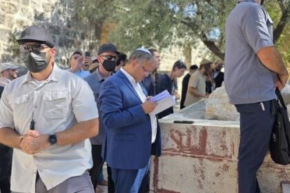 بن غفير يدخل المسجد الأقصى تحت حماية قوات الاحتلال