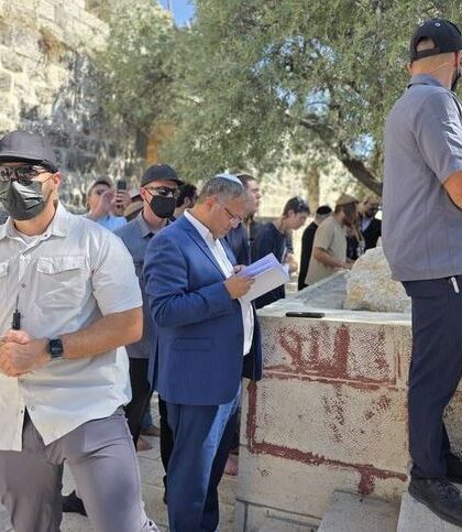 بن غفير يدخل المسجد الأقصى تحت حماية قوات الاحتلال