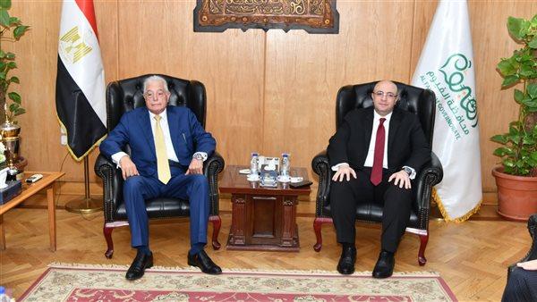 محافظ الفيوم يلتقي بمستشار الرئيس للتنمية المحلية لبحث سبل تعزيز التعاون المشترك