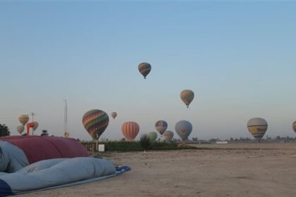 استئناف رحلات البالون الطائر في الأقصر برحلات تصل إلى 35 وتجذب 840 سائحًا