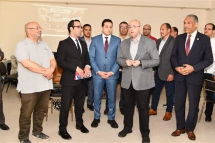 محافظ الفيوم يراقب سير أعمال التدريب في مجال “التحول الرقمي والذكاء الاصطناعي”