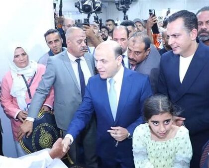 محافظ الغربية يتجول في القافلة الطبية لحزب «مستقبل وطن»