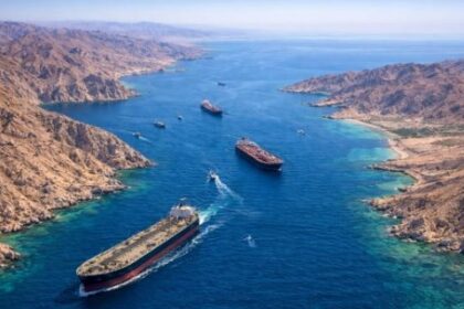 تراجع عدد السفن العابرة لمضيق هرمز إلى ثلاث سفن فقط