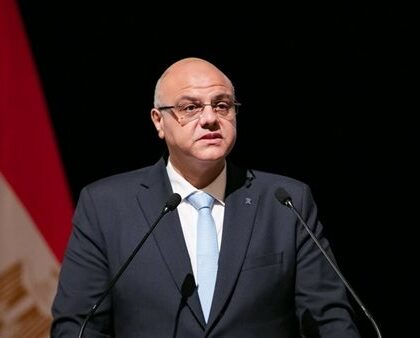 محافظ الإسكندرية يؤكد أن الحفاظ على الهوية الوطنية يتطلب الانفتاح والقبول بالتطور
